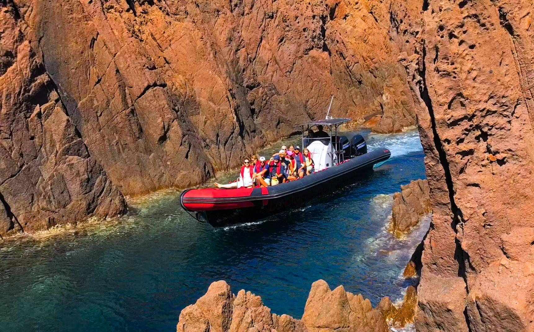 Visiter les calanques de Piana à bord de nos semi-rigides